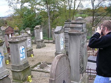 Les tombes profan�es